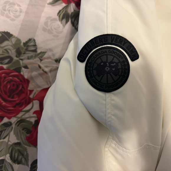 Canada Goose
Chilliwack
Bomber - White (OCTOBER'S
VERY OWN) - Picture 3 of 9